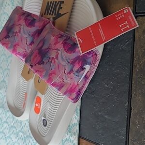 Women's nike slide NWT